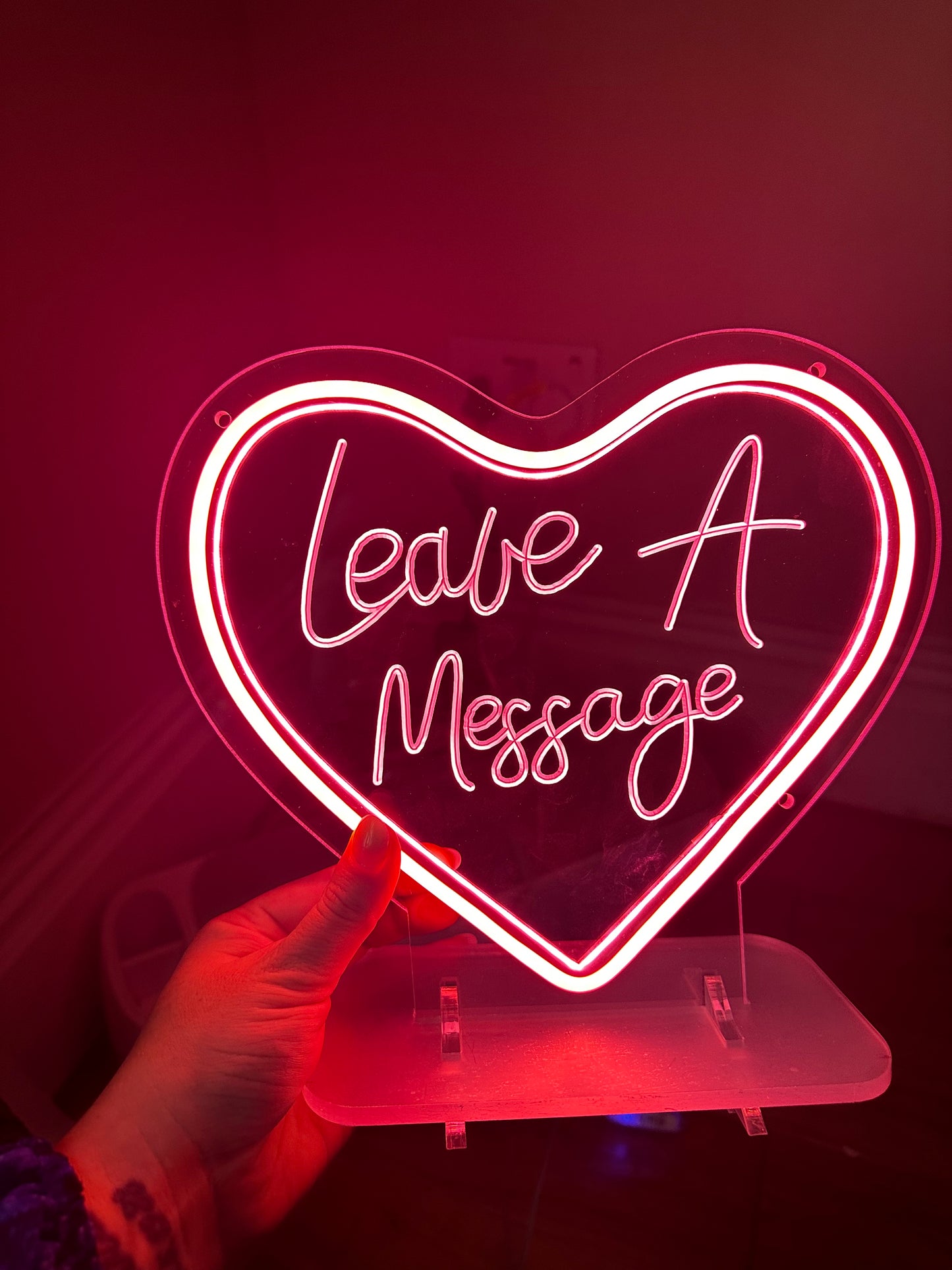 Leave a message heart neon
