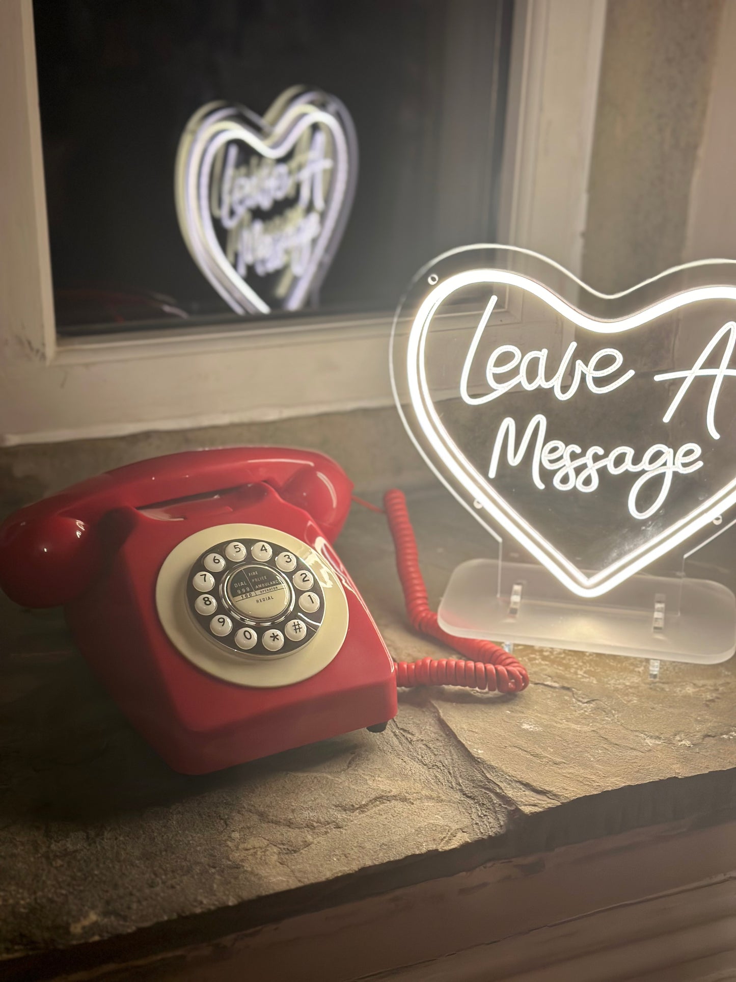 Leave a message heart neon