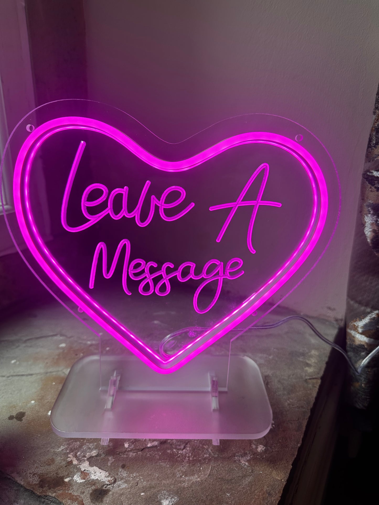 Leave a message heart neon
